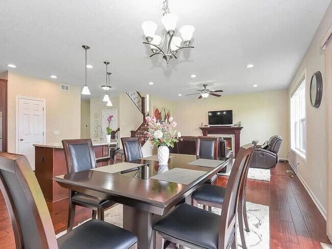 Foto del edificio - Beautiful 5bed home in apple valley! Dont miss this one!