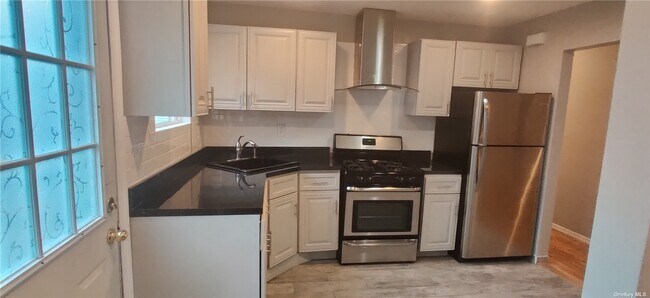 Foto del edificio - 105-20 Princeton St