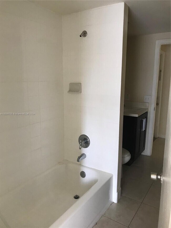 Building Photo - 2 bedroom in Davie FL 33024