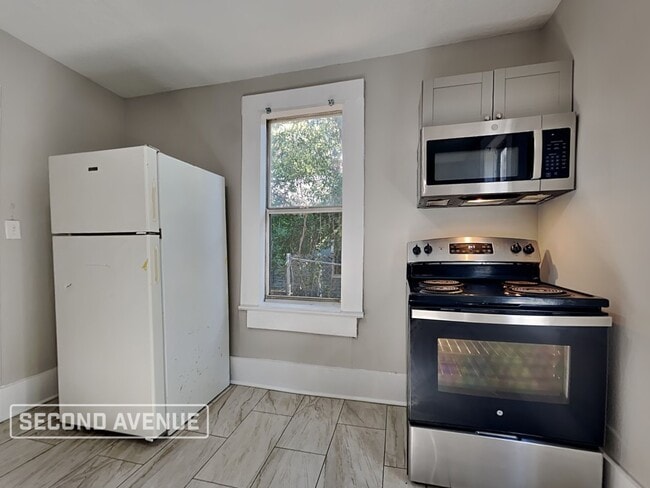 Building Photo - 1548 W 23rd St