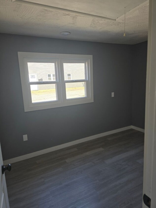 Building Photo - Newly Renovated 1 Bed 1 Bath