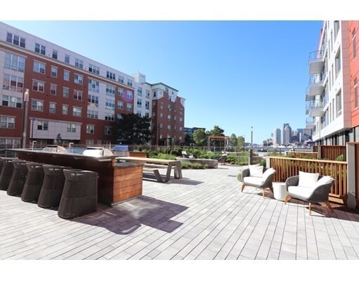 Building Photo - 100 Sumner St