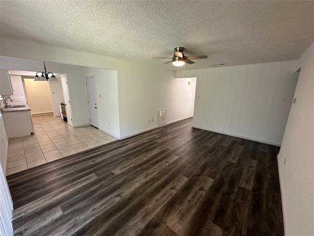 Foto del edificio - 410 E Timberview Ln