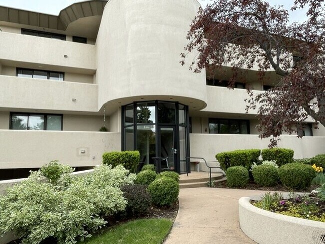 Foto del edificio - Two Bedroom Condo Available In Downtown Boulder