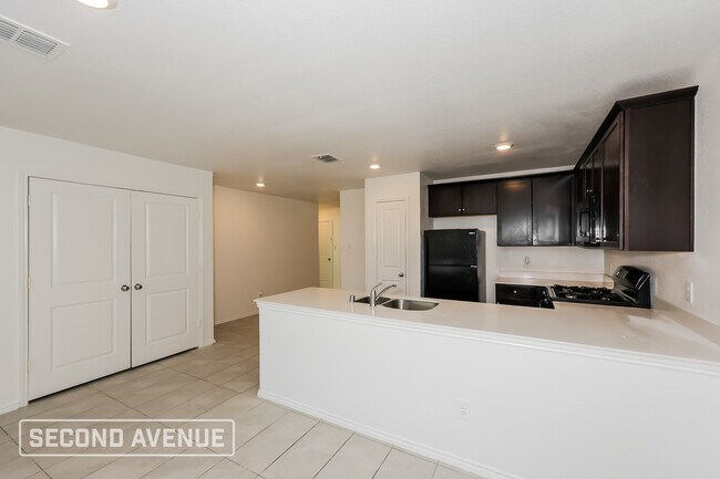 Foto del edificio - 6021 Determine Ln