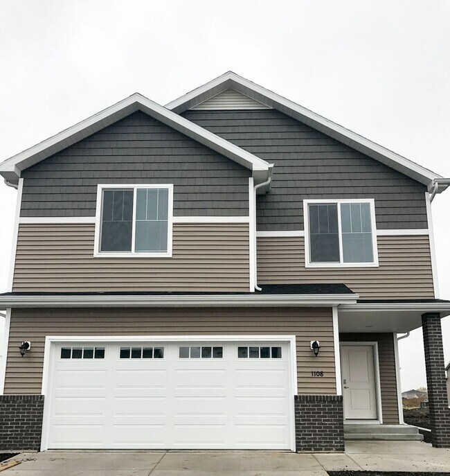 Building Photo - 3 Bed 3 Bath Single Family Home