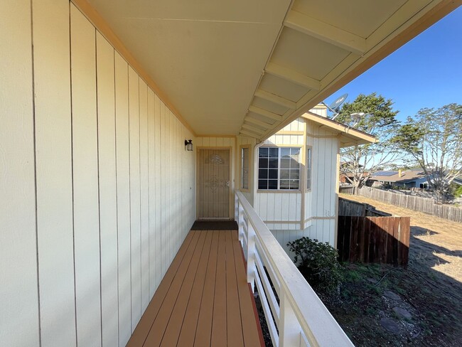 Building Photo - Great location - Spacious Home in Los Osos