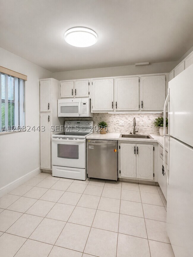 Foto del edificio - 8350 Sands Point Blvd