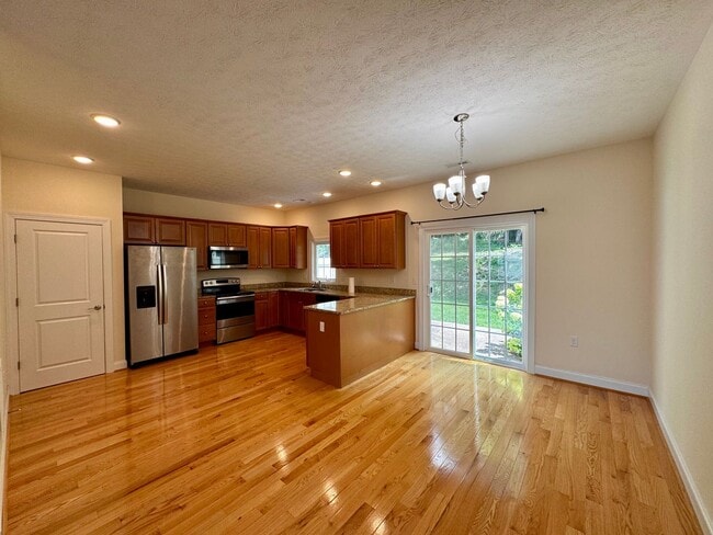 Building Photo - Townhouse for Rent in Spring Oaks!