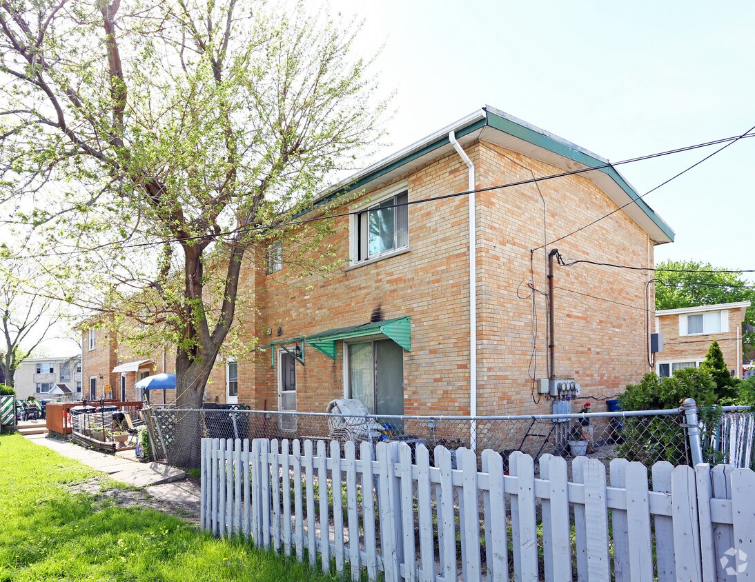Building Photo - 648-654 S Iowa Ave