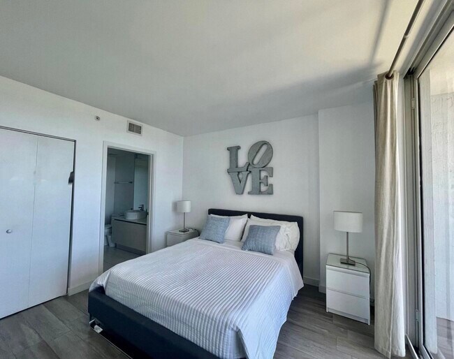 Foto del edificio - 4250 Biscayne Blvd