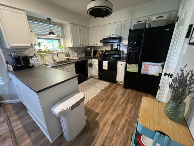 Kitchen - 3508 Surrey Ln