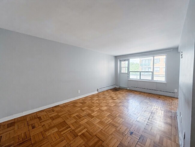 Photo du bâtiment - 420 Eglinton Ave E