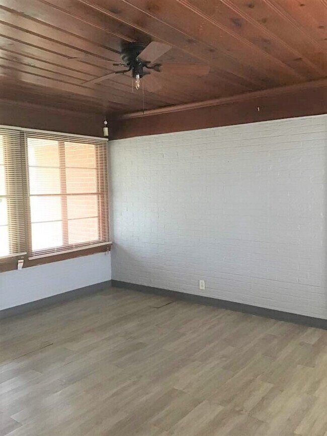Foto del edificio - 10000 Knollcrest Ct