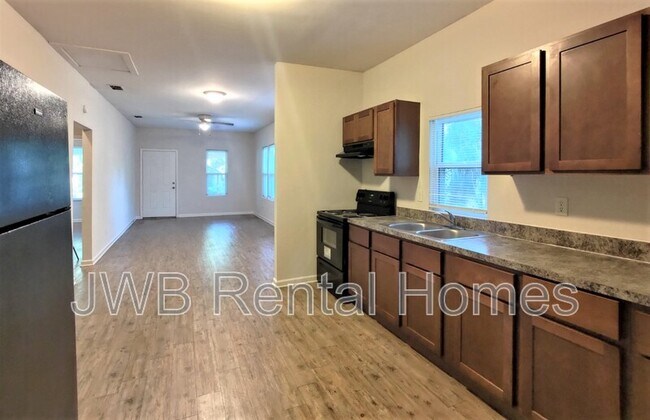 Foto del edificio - 7531 Wakefield Ave