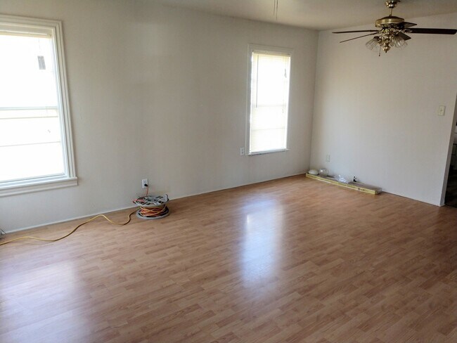 Foto del edificio - $1295.00 - 2 bedroom 1 bathroom house in c...