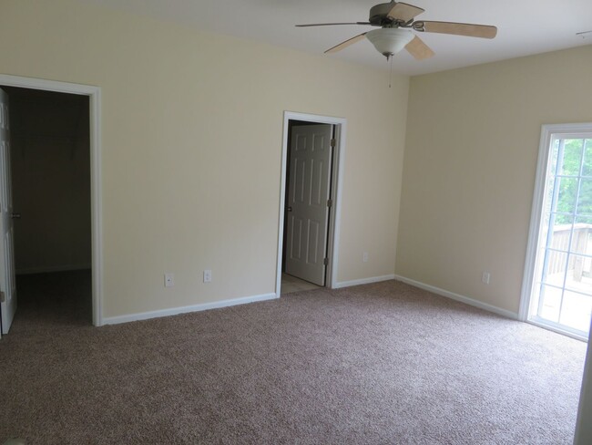 Building Photo - 3 Br 2.5 BA in Southwest