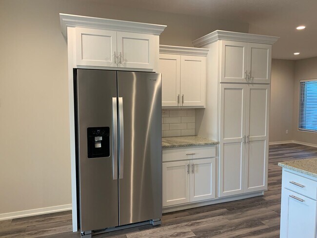 Foto del edificio - Zero entry ranch townhome with 2 stall gar...