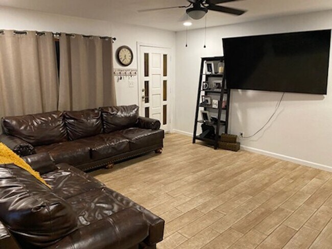 Building Photo - 3 Br 1 Ba available now