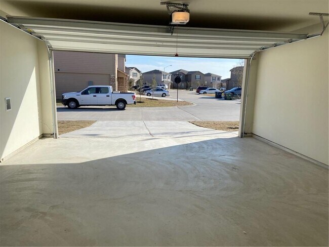 Building Photo - 401 Hyacinth Way