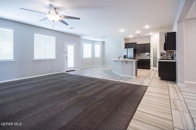 Foto del edificio - 2621 Mike Price Dr