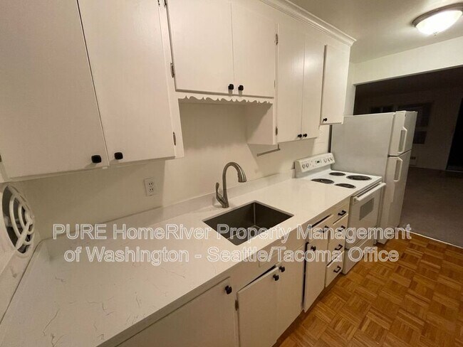 Building Photo - 3057 63rd Ave SW