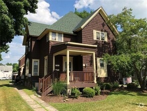 Building Photo - 37 Perrin St