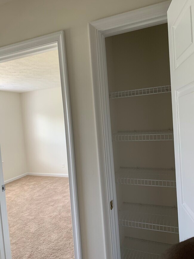 Building Photo - 1407 Meadow Dr