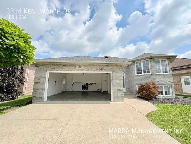 Building Photo - STUNNING NEWLY RENOVATED 4+1BED 2BATH - SO...