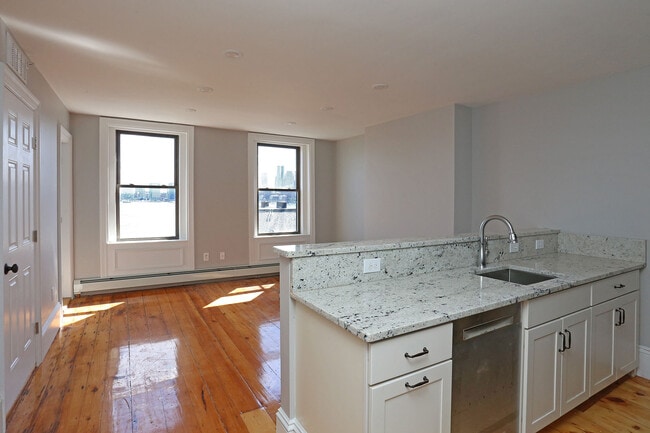 Building Photo - 189 Webster St
