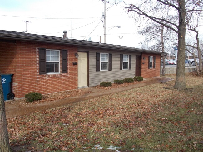 Building Photo - 12 Duplex Ct
