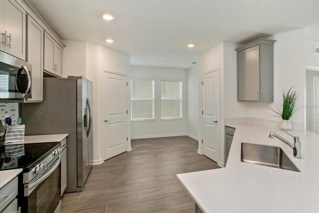Foto del edificio - 3048 Armstrong Ave
