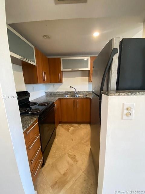 Foto del edificio - 650 NE 61st St