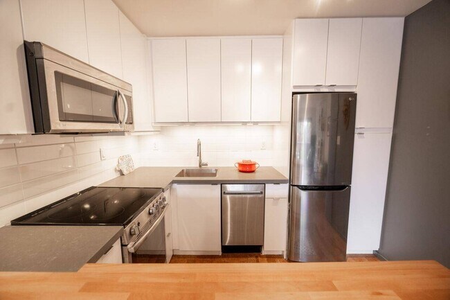 Photo du bâtiment - 2920 Ash St