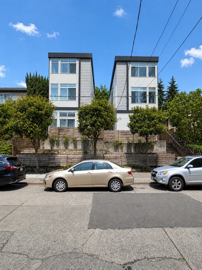 Building Photo - 3027 21st Ave W