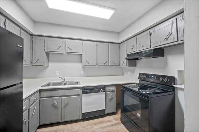 Building Photo - Woodland Apartments