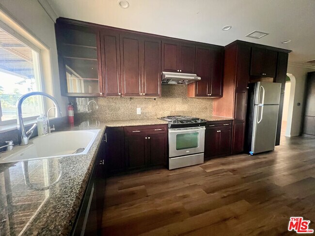 Foto del edificio - 2737 S Robertson Blvd