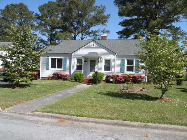 Building Photo - 1620 Colonial Way