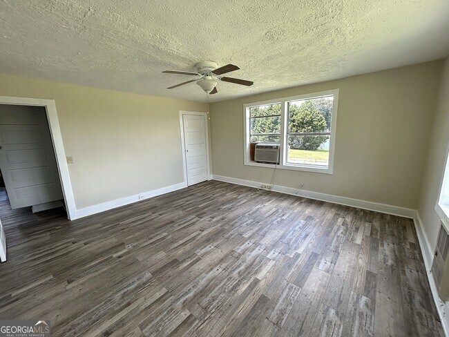 Building Photo - 2455 Pegasus Parkway