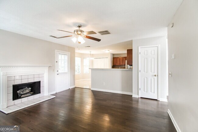 Building Photo - 6085 Giles Ct