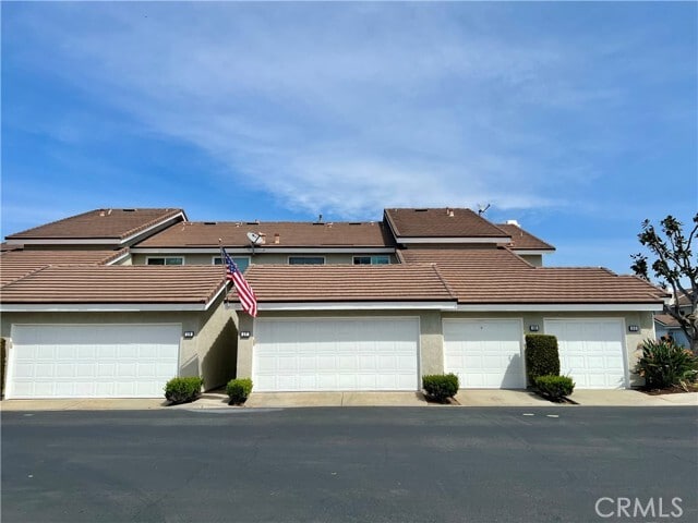 Building Photo - 17 Goldenrod