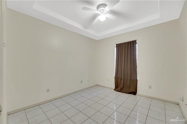 Building Photo - 20 Via Sol Dr