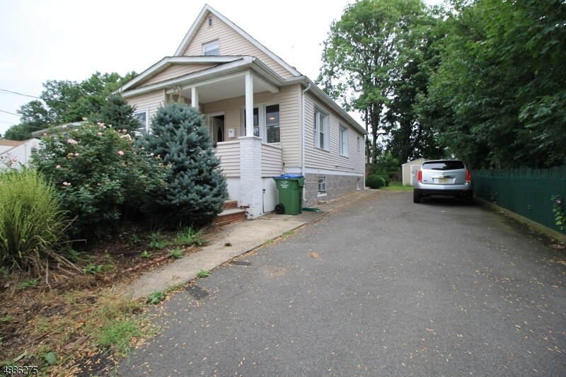 Primary Photo - 15 Manning St