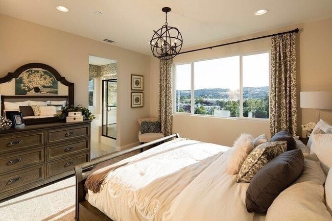 Foto del edificio - 319 Oak Hill Rd
