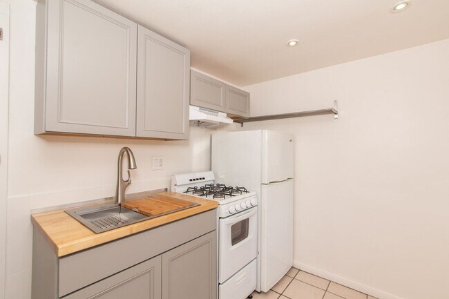 Foto del edificio - Charming Cottage Style Studio With Fenced in Yard in the Pocket of North Park + South Park