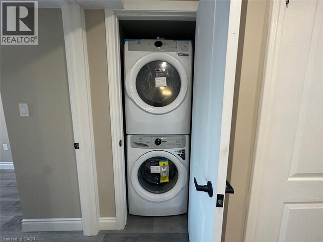 Photo du bâtiment - 65 Anderson Rd