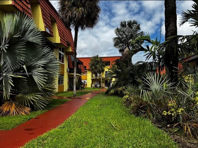 Foto del edificio - 8009 W 6th Ave