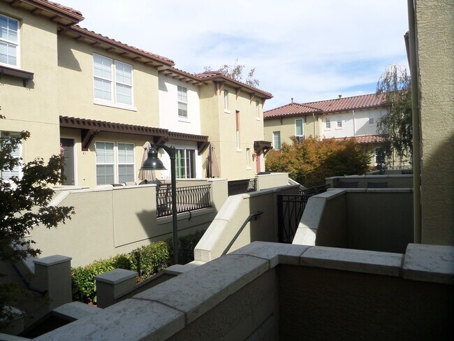 Building Photo - 53 Matisse Ct