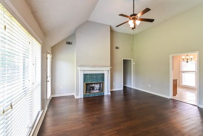 Building Photo - 9073 Bellehurst Dr