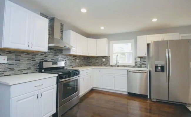 Building Photo - 102 N Kenilworth Ave